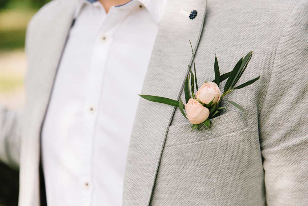 25  boutonnières pour marié afin de vous inspirer !