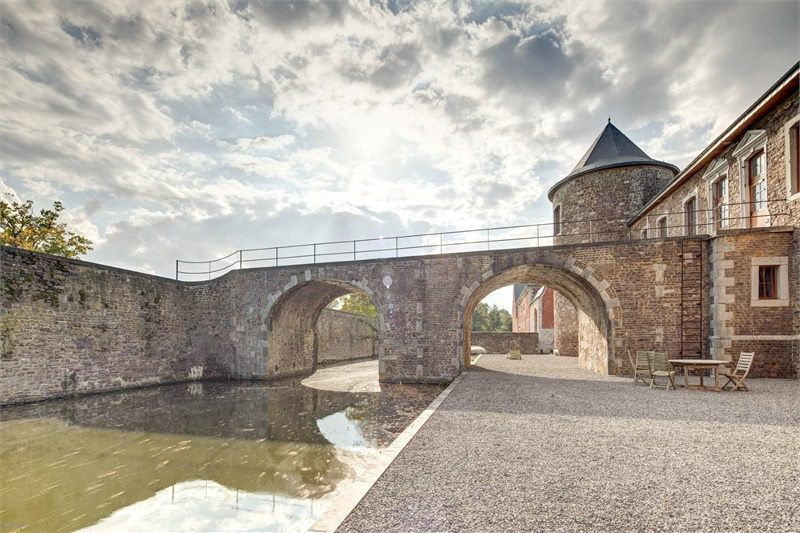 château de neuville en condroz Châteaux Domaines 4121 Neuville