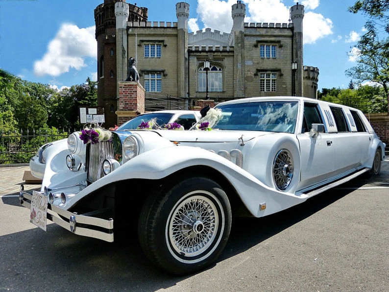 LUX LIMOUSINES