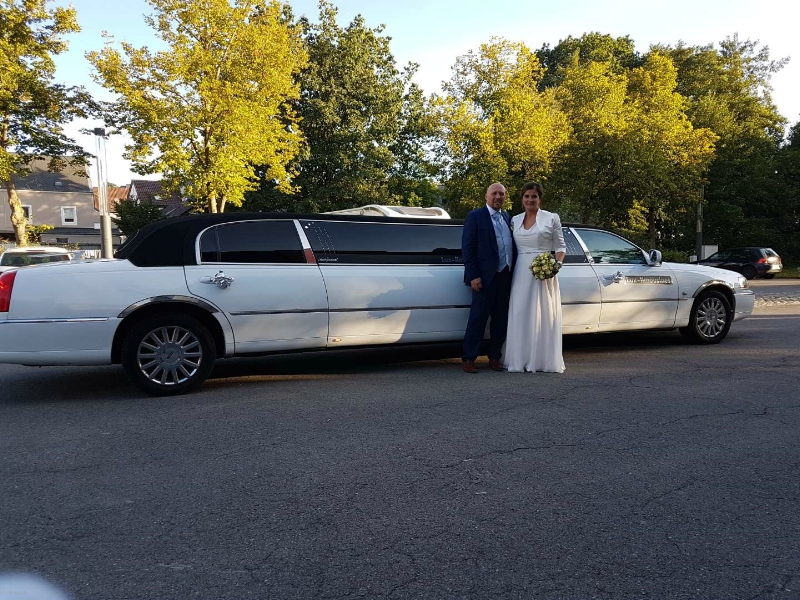 LUX LIMOUSINES