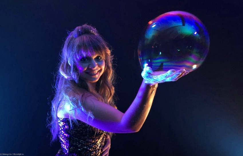 Spectable de Bulles de Savon d'Iryna